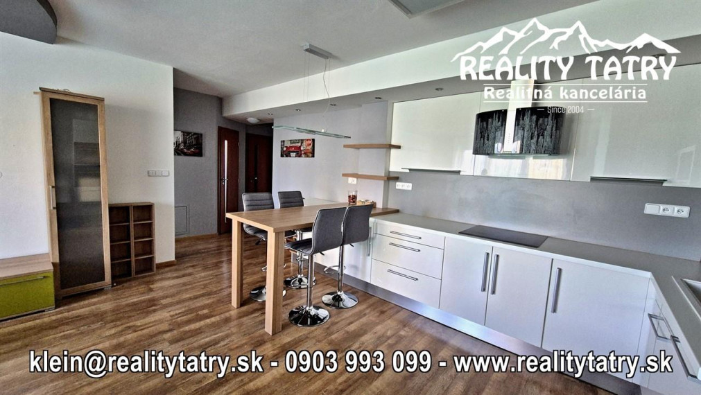 Slnečný 3 izbový byt s terasou a garážou v Poprade bytový dom JAVOR - TOP STAV a LOKALITA !!!