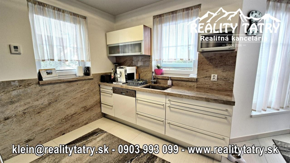 EXKLUZÍVNY Rodinný dom s nádherným výhľadom vo Veľkej Lomnici v 100% TOP STAVE - ODPORÚČAME aj pre náročného klienta !!!