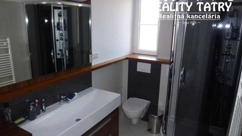 EXKLUZÍVNY Rodinný dom s nádherným výhľadom vo Veľkej Lomnici v 100% TOP STAVE - ODPORÚČAME aj pre náročného klienta !!!