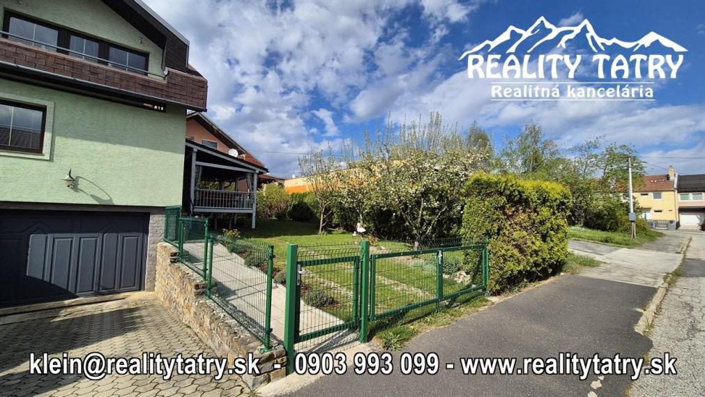 Apartmán 3 izbový v rodinnom dome so samostatným vchodom, terasou, záhradou a parkovaním vo dvore - Odporúčame !!!