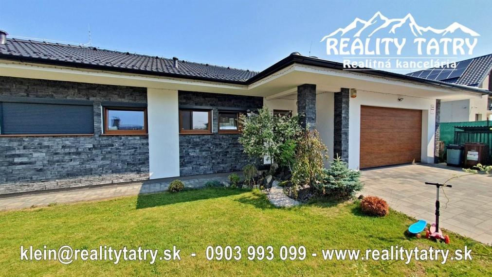 Lukratívny rodinný dom s garážou, záhradným domčekom, terasou, nádherným pozemkom v tichej lokalite Spišská Sobota - TOP STAV !!!