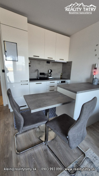 Byt 1 izbový s balkónom - kompletne zariadený v Poprade - TOP STAV - NOVOSTAVBA - ODPORÚČAME !!!