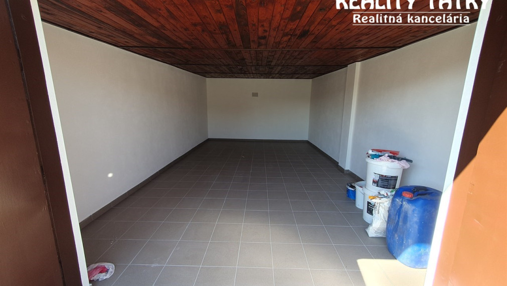 Garáž - Skladový priestor vo Svite 27 m2 na ul. Záhradná - TOP STAV - !!!