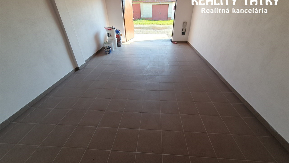 Garáž - Skladový priestor vo Svite 27 m2 na ul. Záhradná - TOP STAV - !!!