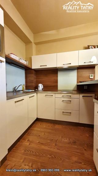 Apartmánový 2 izbový byt 46 m2 s parkovacím miestom vo Veľkej Lomnici - ODPORÚČAME !!!