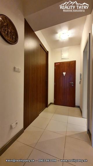 Apartmánový 2 izbový byt 46 m2 s parkovacím miestom vo Veľkej Lomnici - ODPORÚČAME !!!