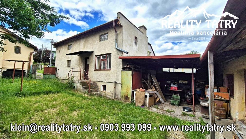 Rodinný dom na rozľahlom pozemku 1550 m2 s garážou a hospodárskou budovou - Poprad - Matejovce