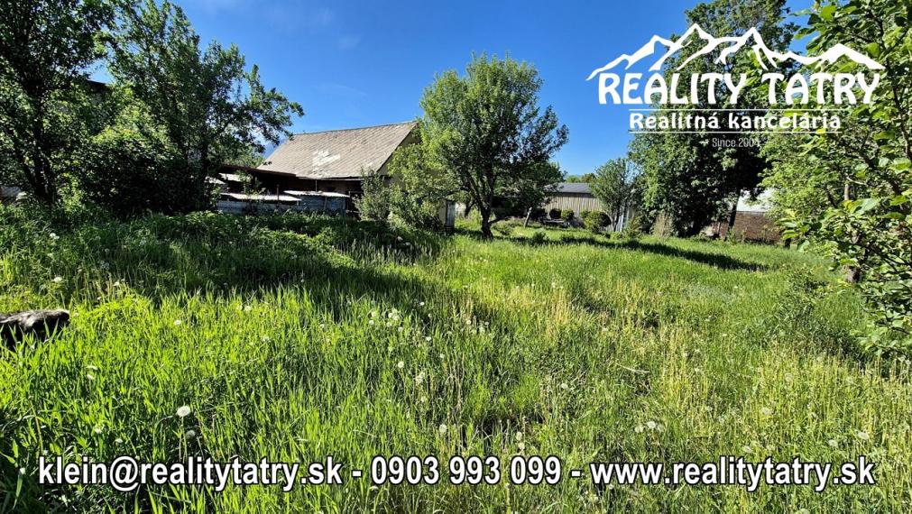 Rodinný dom na rozľahlom pozemku 1550 m2 s garážou a hospodárskou budovou - Poprad - Matejovce