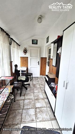 Rodinný dom na rozľahlom pozemku 1550 m2 s garážou a hospodárskou budovou - Poprad - Matejovce