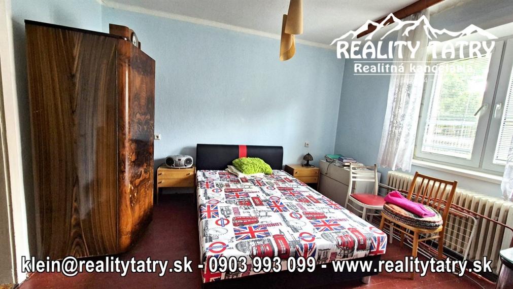 Rodinný dom na rozľahlom pozemku 1550 m2 s garážou a hospodárskou budovou - Poprad - Matejovce
