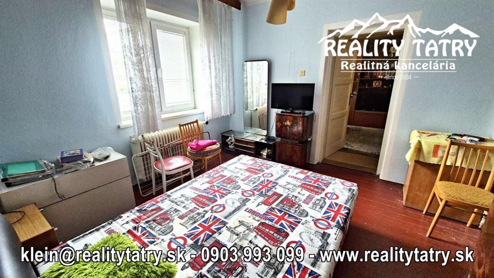Rodinný dom na rozľahlom pozemku 1550 m2 s garážou a hospodárskou budovou - Poprad - Matejovce