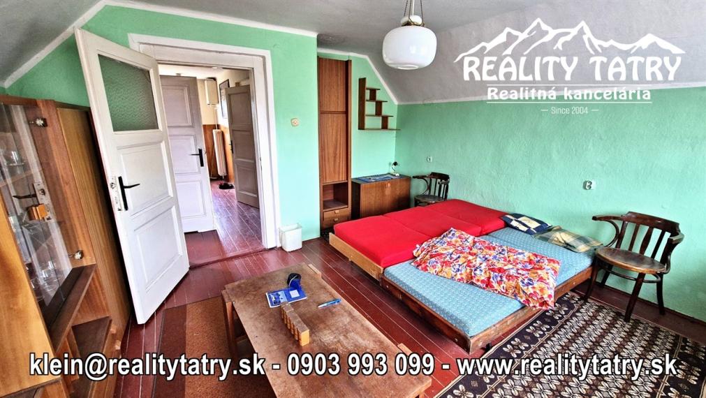 Rodinný dom na rozľahlom pozemku 1550 m2 s garážou a hospodárskou budovou - Poprad - Matejovce