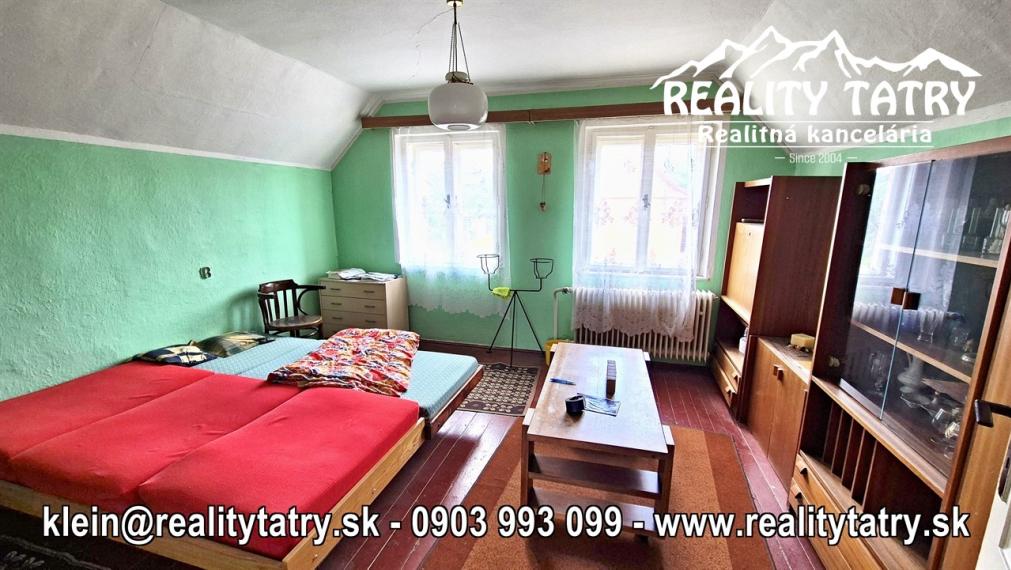 Rodinný dom na rozľahlom pozemku 1550 m2 s garážou a hospodárskou budovou - Poprad - Matejovce