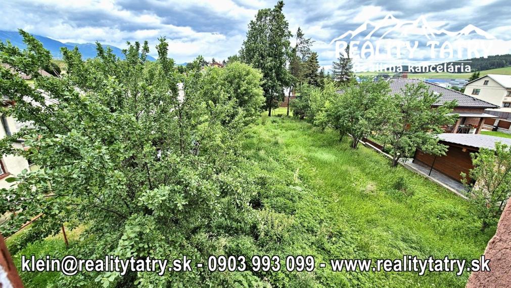 Rodinný dom na rozľahlom pozemku 1550 m2 s garážou a hospodárskou budovou - Poprad - Matejovce