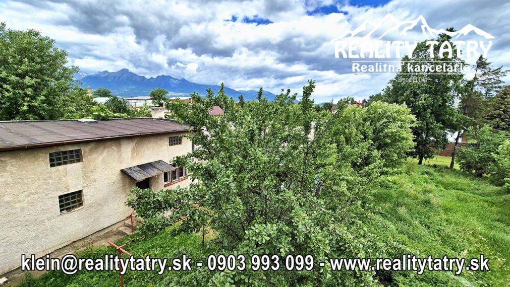 Rodinný dom na rozľahlom pozemku 1550 m2 s garážou a hospodárskou budovou - Poprad - Matejovce
