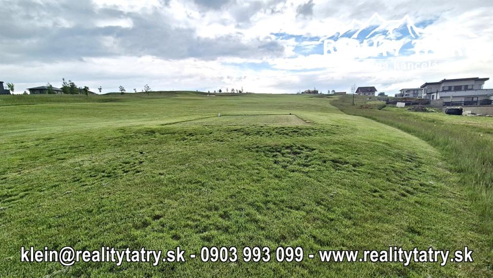 Stavebný pozemok 1010 m2 priamo pri golfovom ihrisku v lokalite Malý Slavkov - ODPORÚČAME !!!