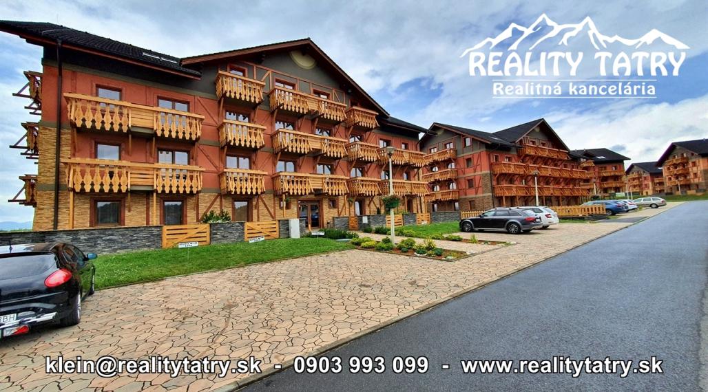 Vonkajšie parkovacie státie v rezorte Tatra Golf vo Veľkej Lomnici