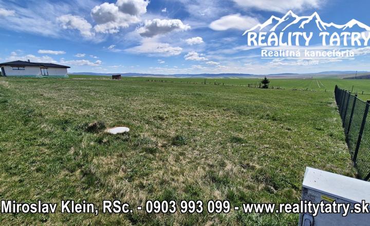 Stavebný pozemok 900 m2 - Veľká Lomnica, všetky IS, TOP VÝHĽAD !!! - fotografia 1