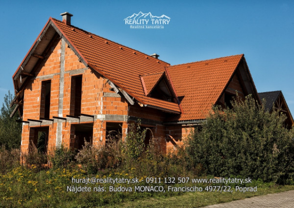 Rozostavaný RD s krásnym pozemkom s výhľadom na Vysoké Tatry vo Veľkej Lomnici