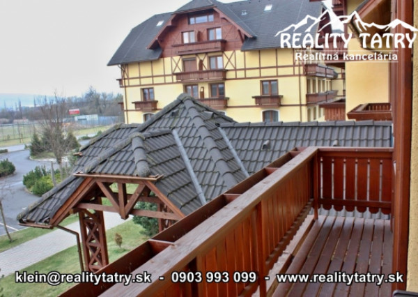 Byt 2 izbový s balkónom a parkovacím státím vo Veľkej Lomnici - TOP STAV !!!