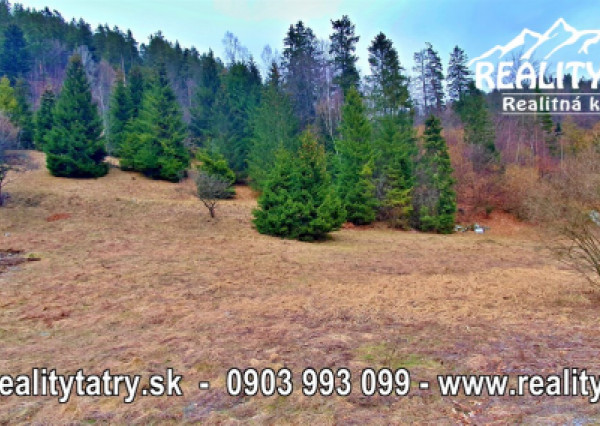 Rekreačný pozemok v lokalite Hnilčík 4200 m2 - Pekné tiché prostredie pod lesom - ODPORÚČAME !!!